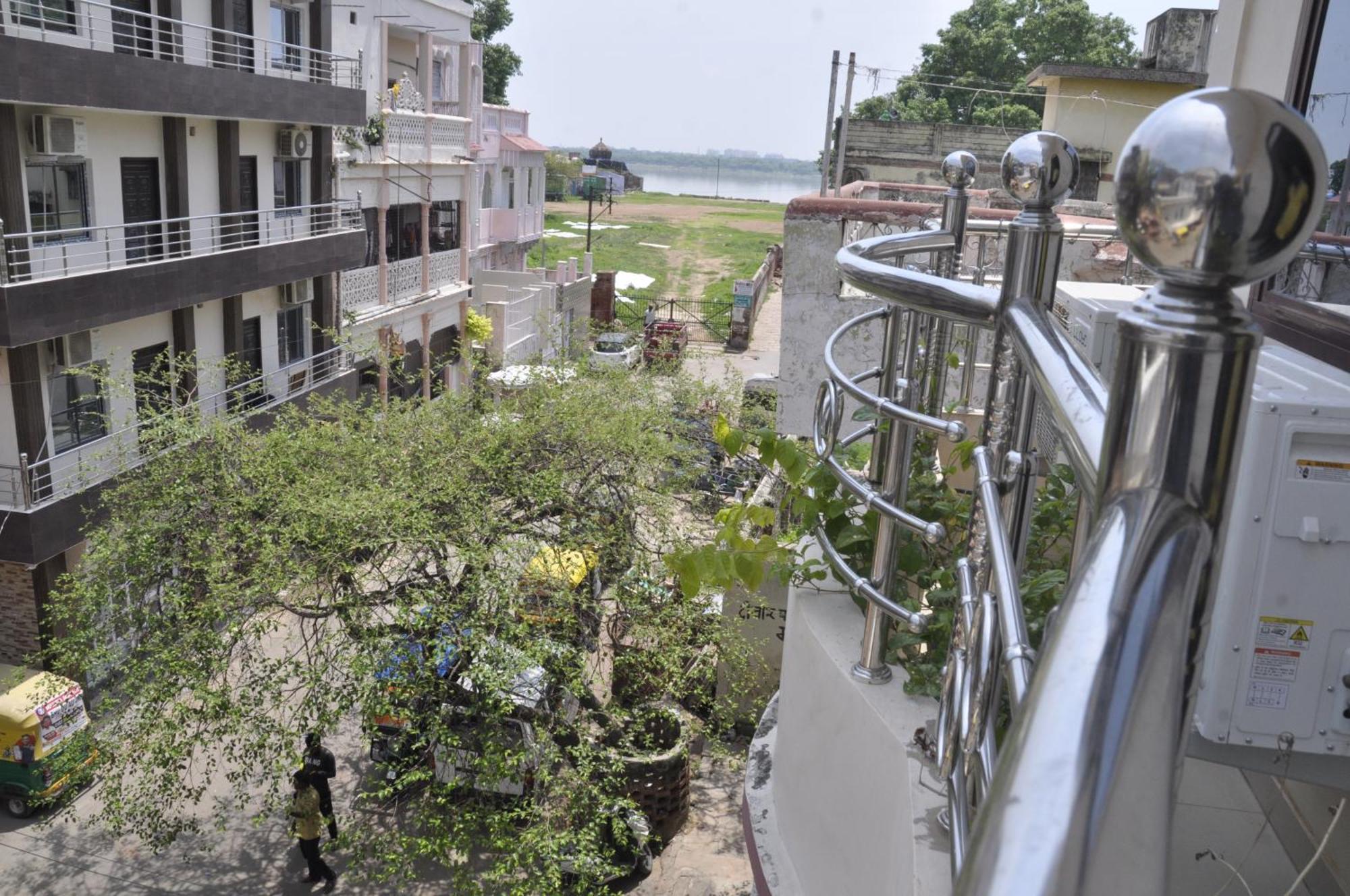 Golden River Varanasi Exterior photo