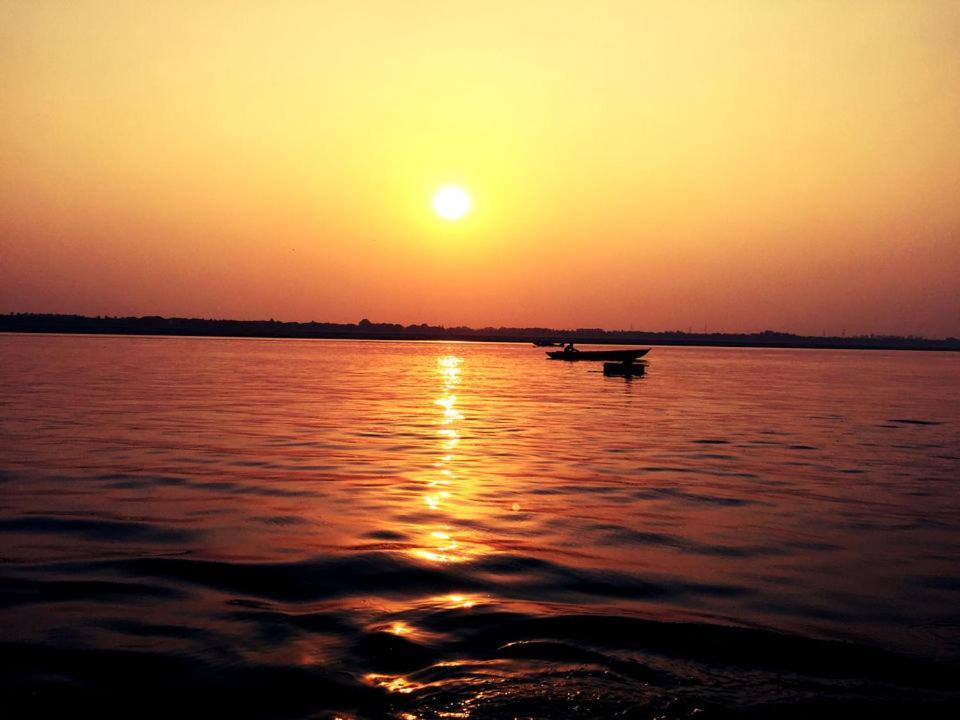Golden River Varanasi Exterior photo